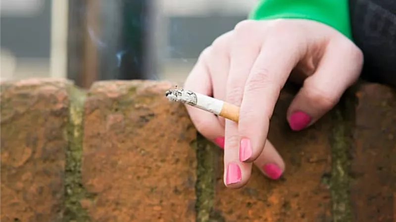 جيل بلا تدخين.. بريطانيا تمنع من هم دون الـ17 من شراء السجائر طوال حياتهم