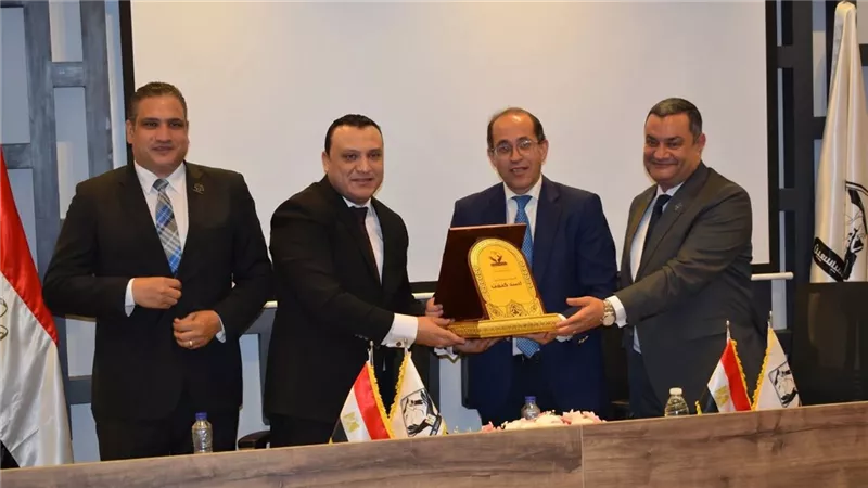 تنسيقية شباب الأحزاب تناقش مع وزير المالية ملفات الإصلاح الاقتصادي