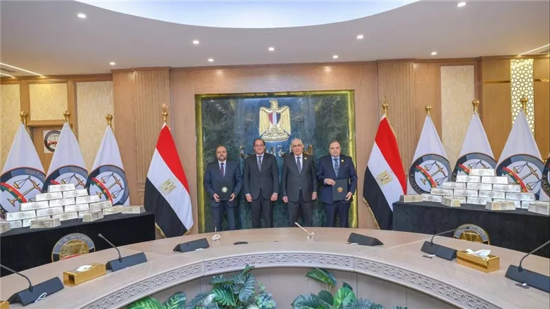 النيابة العامة تُرسخ البعد الاقتصادي لرسالتها القضائية وتُسلم سبائك فضية ووثائق لعدد من الأراضي 