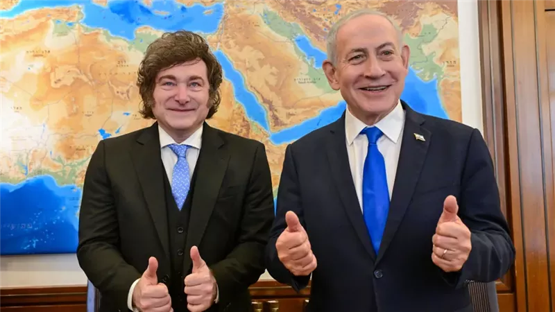 يتحدث مع كلابه عبر اللاسلكي.. خافيير ميلي القائد الذي جعل الأرجنتين أقرب حليف لإسرائيل 