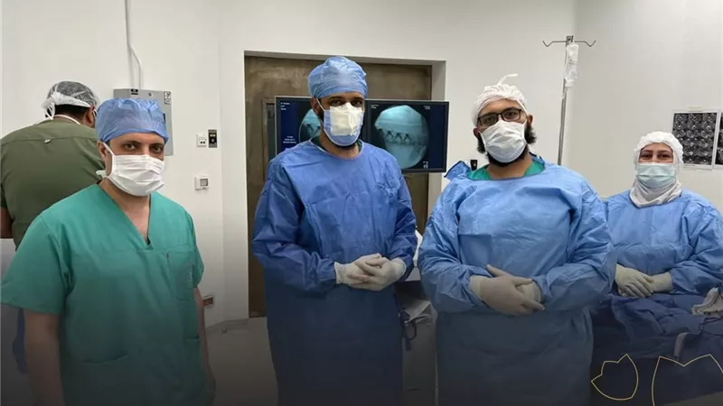 نجاح طبي جديد بمجمع السويس الطبي في جراحة دقيقة بالعمود الفقري