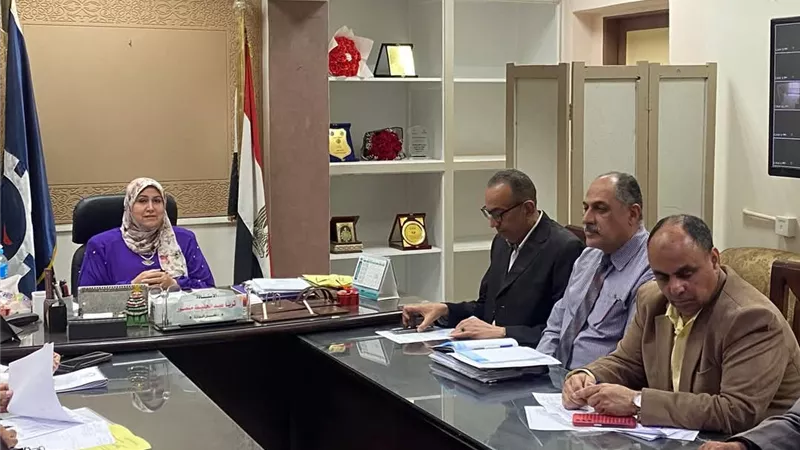 وكيل وزارة التعليم تبحث استعدادات امتحانات الثانوية العامة والدبلومات بالسويس
