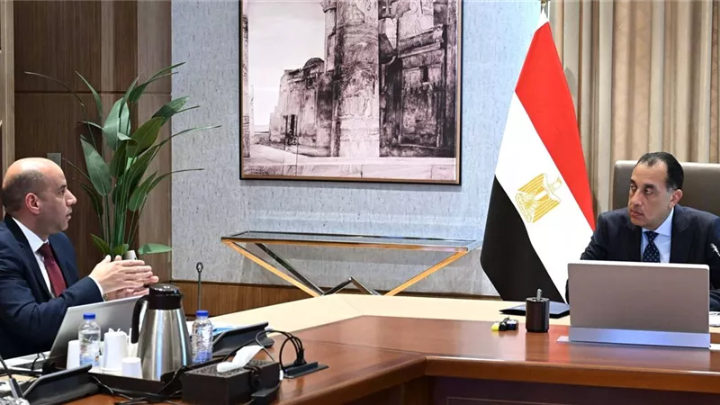مدبولي يبحث مع وزير العمل خطط تطوير سوق العمل              