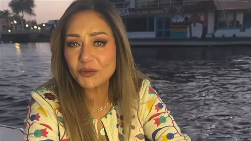 من أسوان.. ليلى علوي توجه رسالة مؤثرة إلي الكينج محمد منير