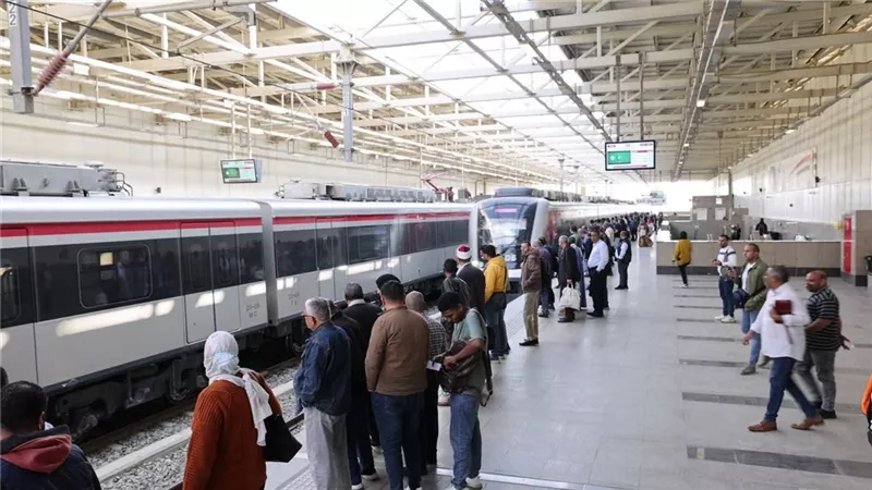 النقل تعلن وسائل الدفع الإلكتروني وتفاصيل الاشتراكات بمترو الأنفاق وقطار LRT 