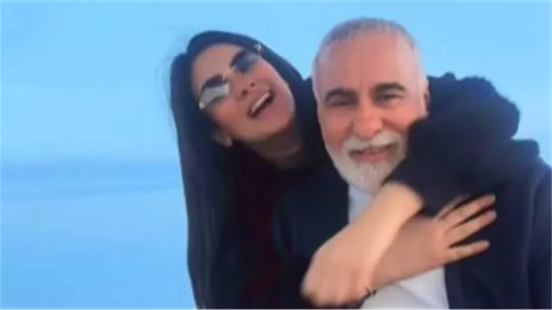 لوجين ابنة الفنان طارق الدسوقي تنشر فيديو طريف مع والدها