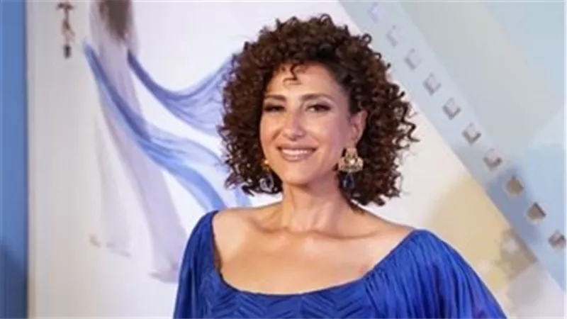بتوقيع المصمم المصري محمد سامي.. حنان مطاوع تتألق بمهرجان أسوان لأفلام المرأة