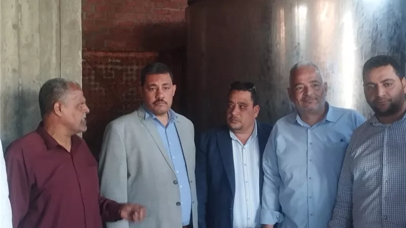 محافظ أسيوط: ضبط 3 أطنان لبن فاسد ومواد خطرة داخل مصنع ألبان غير مرخص بالقوصية