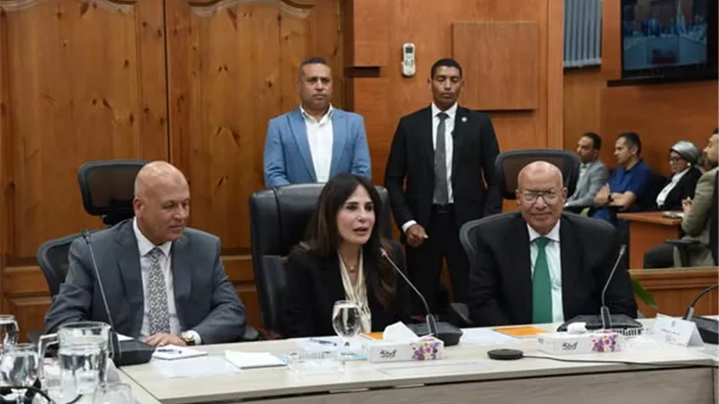 وزيرة الإسكان تترأس اجتماع اللجنة التنسيقية العليا لمياه الشرب والصرف الصحي