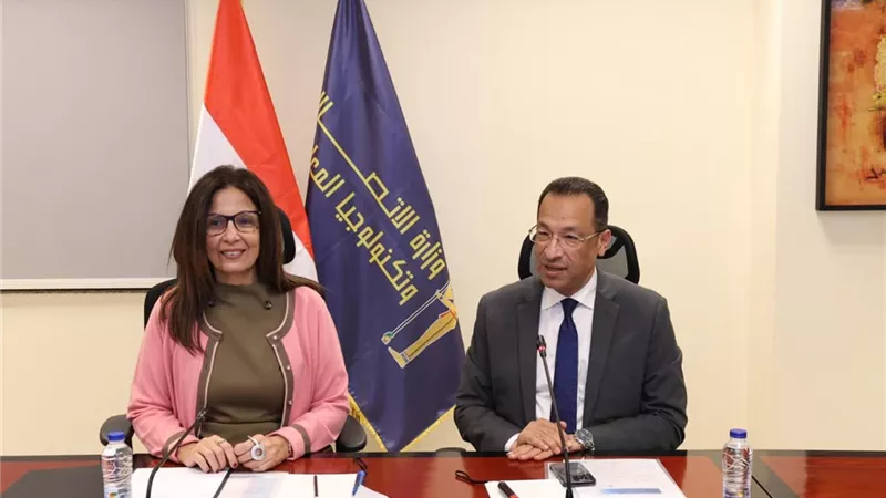 تعاون بين 