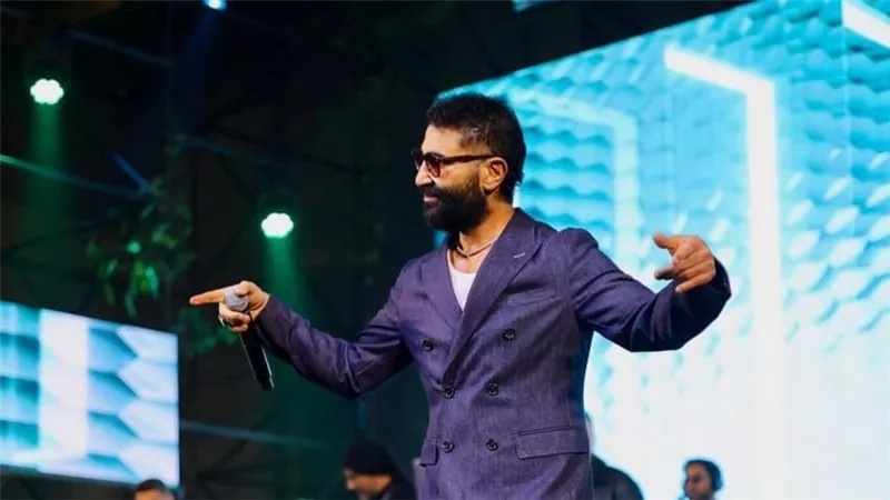 أحمد سعد يشعل أجواء حفل ضخم بالقاهرة بحضور جماهيري كبير | صور