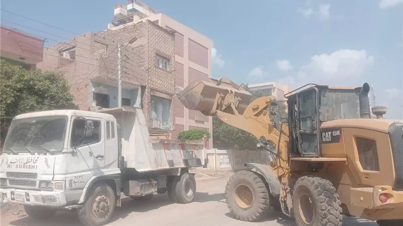 محافظ أسيوط: رفع 35 طن مخلفات في حملات نظافة مكثفة بقرى مركز أبنوب 