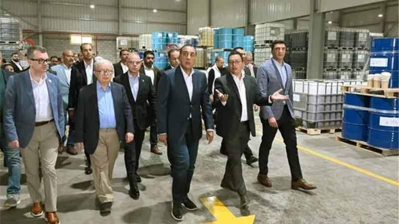 رئيس الوزراء يفتتح مصنع 