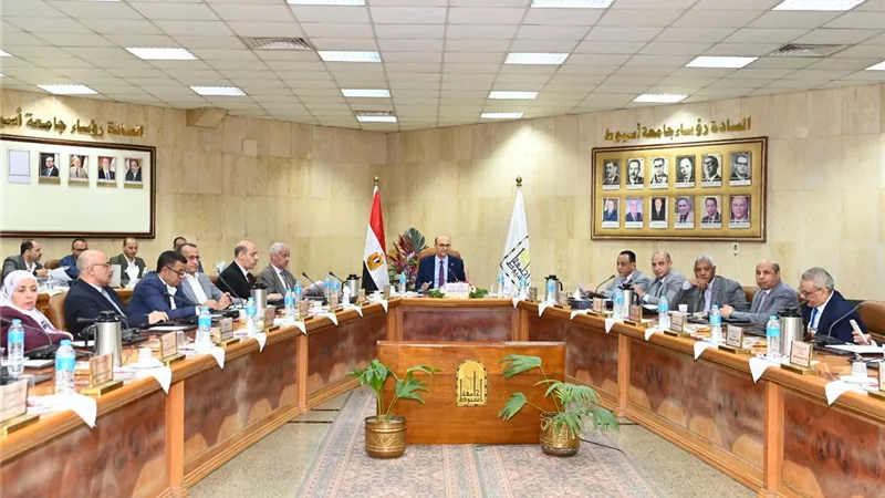 مجلس جامعة أسيوط يعقد اجتماعه الدوري برئاسة الدكتور أحمد المنشاوي