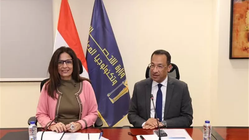 وزيرا الاتصالات والثقافة يبحثان مشروعات التعاون المشترك بين الوزارتين