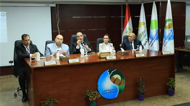 محافظ الجيزة يترأس اجتماعًا موسعًا لمتابعة تحسين خدمات مياه الشرب والصرف الصحي