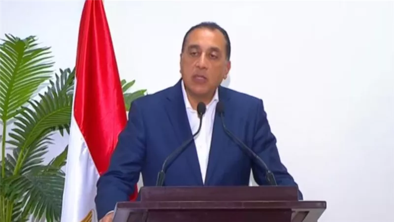 مدبولي: منذ أيام نراجع البرنامج الخاص بصناعة السيارات الكهربائية