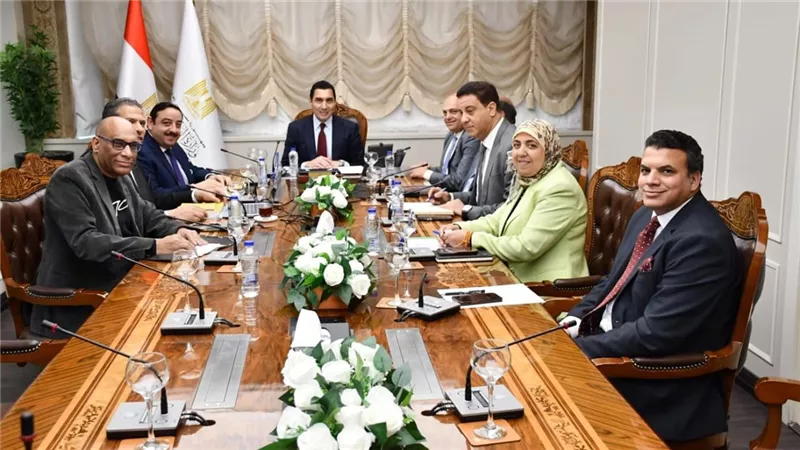 وزير الشباب والرياضة يلتقي مسؤولي شركة المقاولون العرب لإدارة المرافق 
