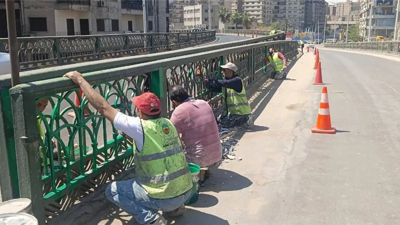 محافظ الجيزة يتابع أعمال صيانة كوبري الجيزة المعدني وتركيب أسوار حديدية 