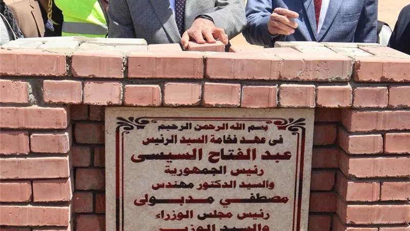 محافظ سوهاج يضع حجر أساس مدرسة يابانية على مساحة 10 آلاف متر