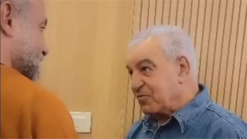 زاهي حواس للفنان محمد خميس: أنت بتقول التاريخ بطريقة حلوة 