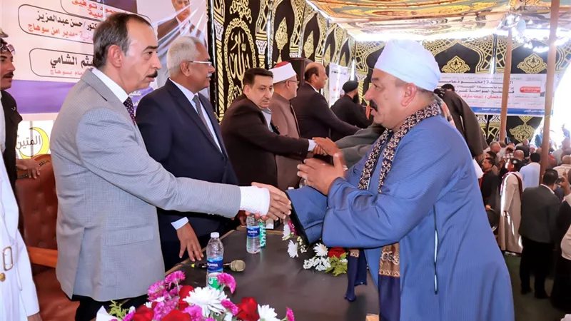 محافظ سوهاج يشهد صلح أبناء العمومة من عائلة «العضايمة» بقرية الصوامعة غرب