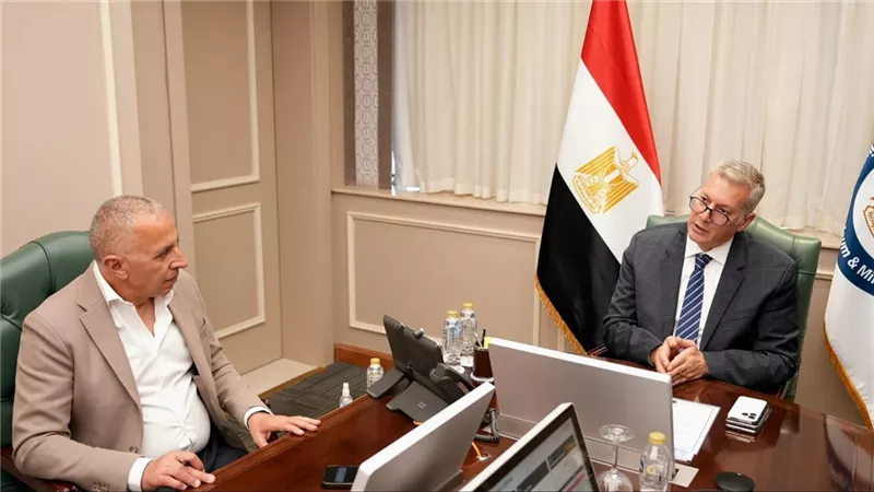 وزير البترول يبحث مع السويدي تسريع تنفيذ مجمع الصناعات الفوسفاتية بالسخنة