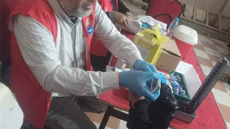 قافلة مبادرة الأمراض المزمنة تفحص المواطنين بجمعية العويضات كفر النجار بالسويس
