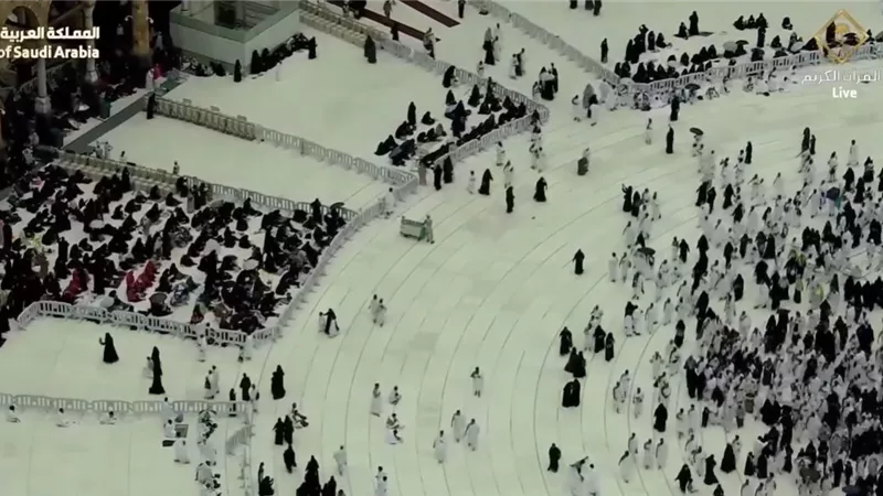 بث مباشر.. شعائر صلاة وخطبة الجمعة من الحرمين الشريفين
