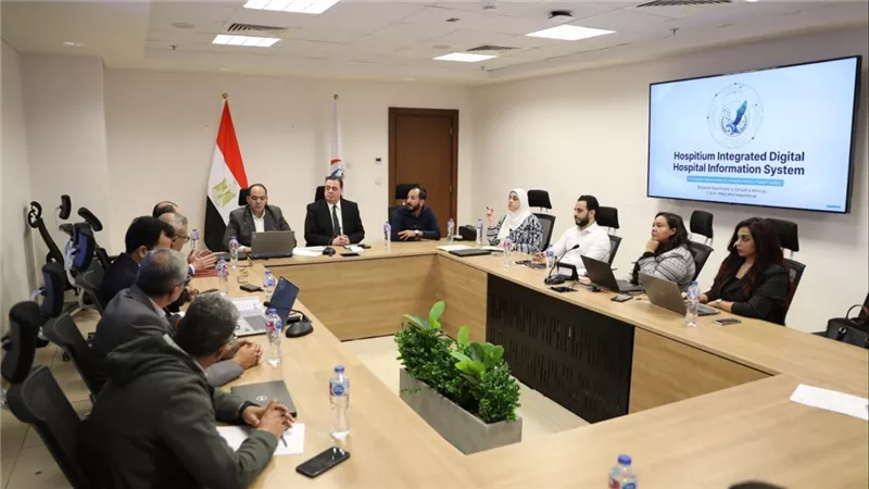 مساعد وزير الصحة يبحث مع ممثلي أحد شركات التقنية تعزيز التحول الرقمي 