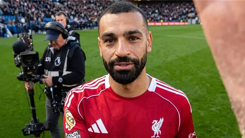 من آنفيلد للأول بارك.. جيسوس يوافق على لم شمل صلاح وماني