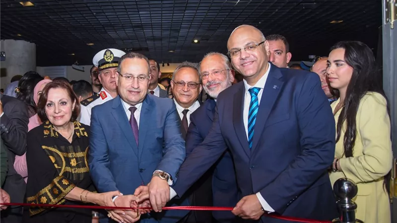 وزير التعليم العالي ومحافظ الإسكندرية يفتتحان متحف عشرون عام من الحفريات  