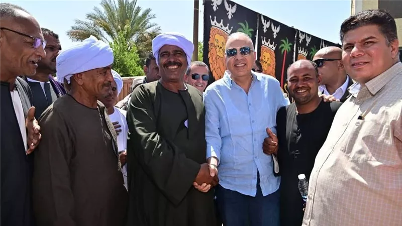 وزير الري يصل محافظة أسوان ويتفقد منطقة وادي النقرة 