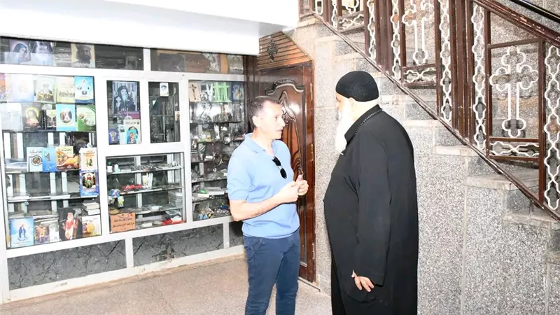 محافظ أسوان يزور كنيسة العذراء مريم والملاك ميخائيل بدراو تأكيداً لروح المحبة