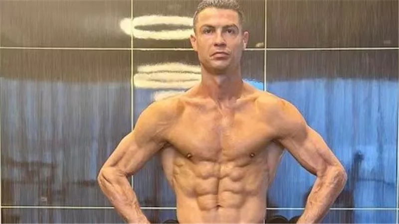 طباخ كريستيانو رونالدو السابق يكشف عن سبب امتناعه عن شرب الحليب