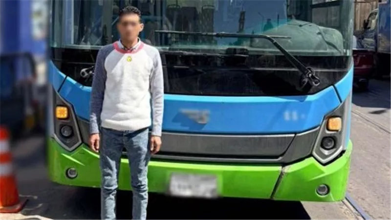 ضبط سائق نقل جماعي تسبب في إتلاف سيارة ملاكي بالإسكندرية