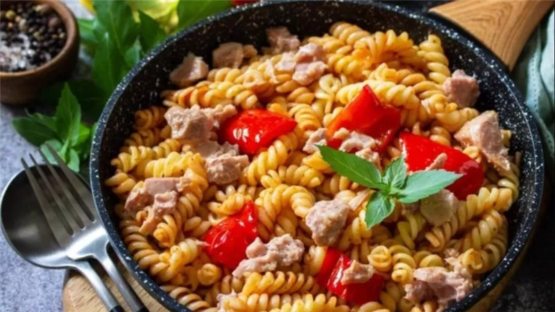 حضري مكرونة بالتونة بطريقة جديدة طعم مختلف في 10 دقائق