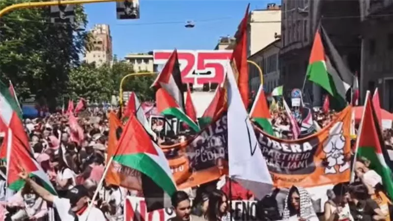 وقفة احتجاجية في ميلانو دعما للقضية الفلسطينينة وتنديدا بجرائم الاحتلال