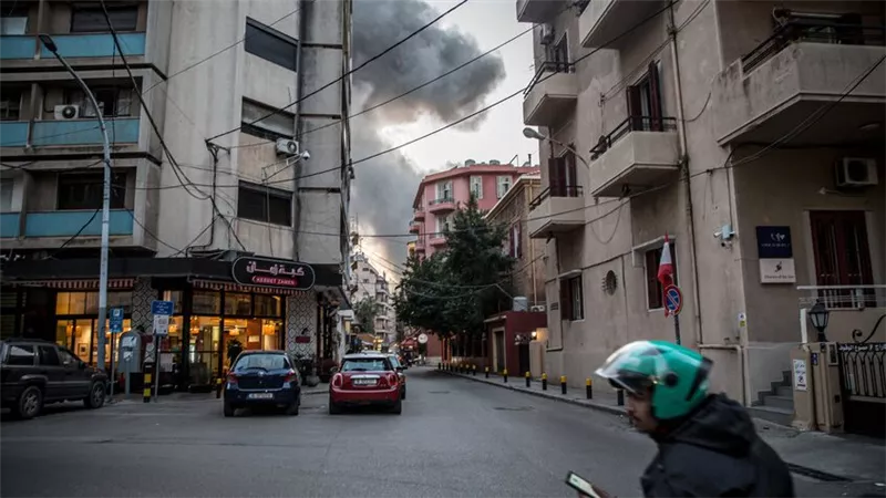 لبنان يشتعل مجددا رغم هدنة ترامب.. غارات إسرائيلية وحزب الله يرد بقوة