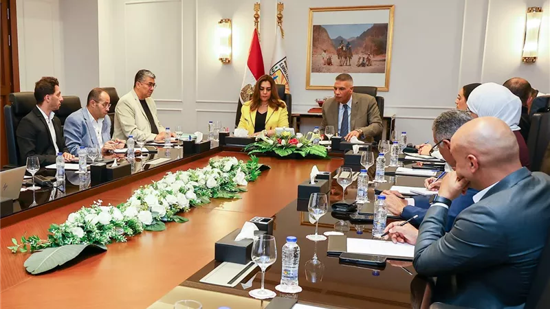 وزيرة البيئة تبحث دعم حماية المحميات الطبيعية بجنوب سيناء مع غرفة الغوص