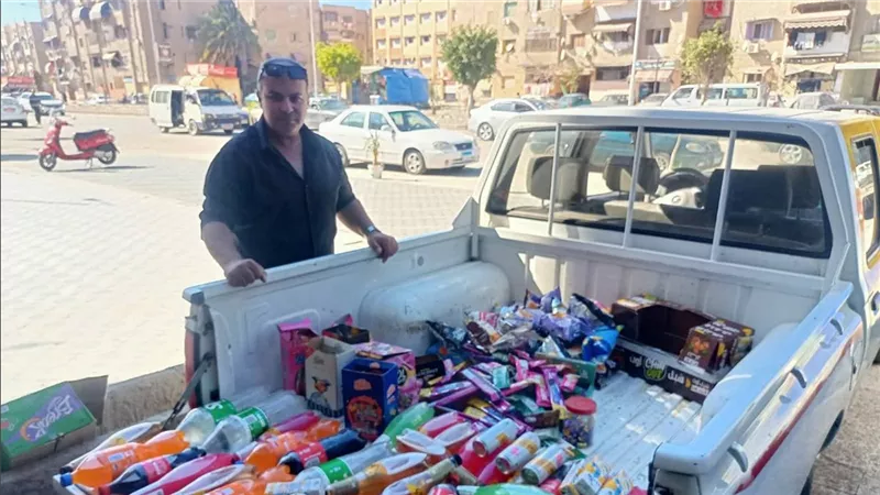 حملة تموينية تضبط 500 قطعة مواد غذائية فاسدة قبل بيعها في الأسواق