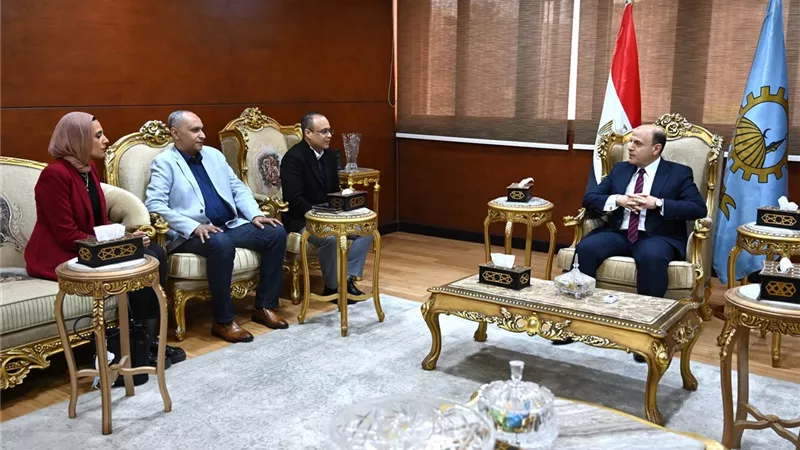 محافظ الغربية يستقبل مساعد وزير الصحة للطب العلاجي لبحث تطوير الخدمات الصحية