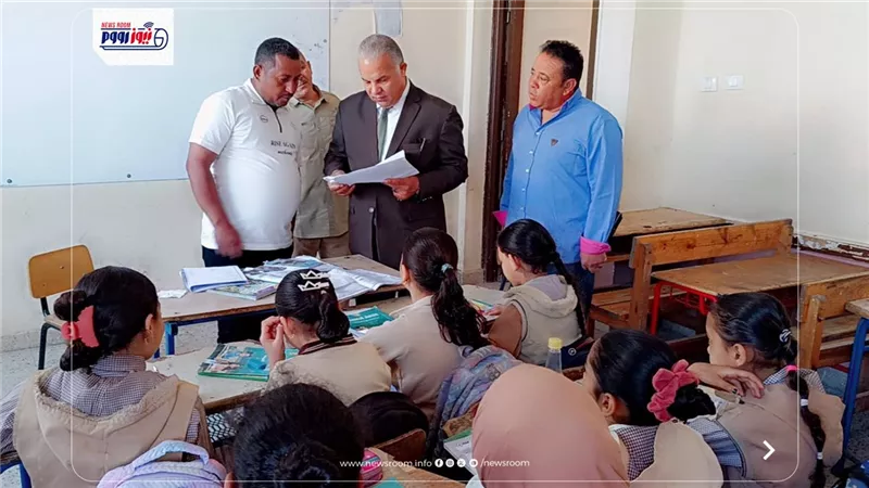 جولة ميدانية مفاجئة لمدير تعليم الفيوم بمدرسة بنات العجميين الابتدائية بأبشواي