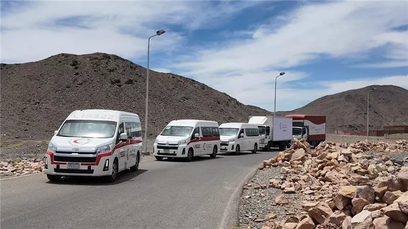 التضامن والهلال الأحمر ينظمان قافلة طبية شاملة بمنطقة حميثرة بالبحر الأحمر
