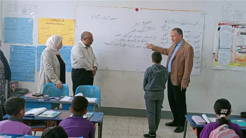 جولة مفاجئة لمدير تعليم أسيوط تستهدف 5 مدارس بإدارتى أبوتيج وصدفا