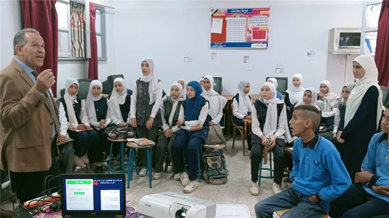 مدير تعليم أسيوط يشهد ندوة مخاطر الإنترنت لطلاب مدارس صدفا 