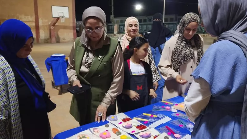 افتتاح المعرض الختامي لبرنامج الفنون التشكيلية بمركز المدينة في السويس