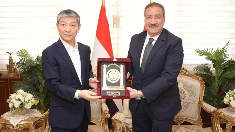 تعزيز العلاقات الثنائية.. محافظ بورسعيد يبحث مع سفير الصين فرص الاستثمار