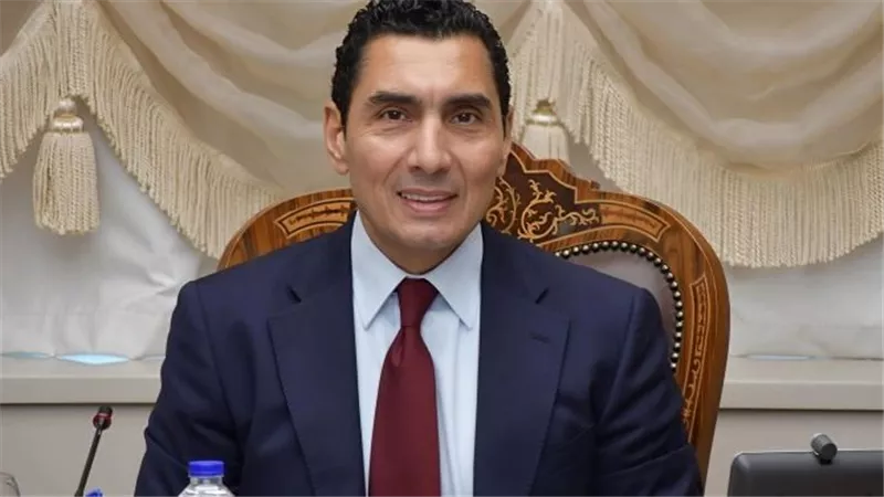 خاص.. اتصالات مكثفة من وزير الشباب والرياضة لحل أزمة أرض الزمالك 