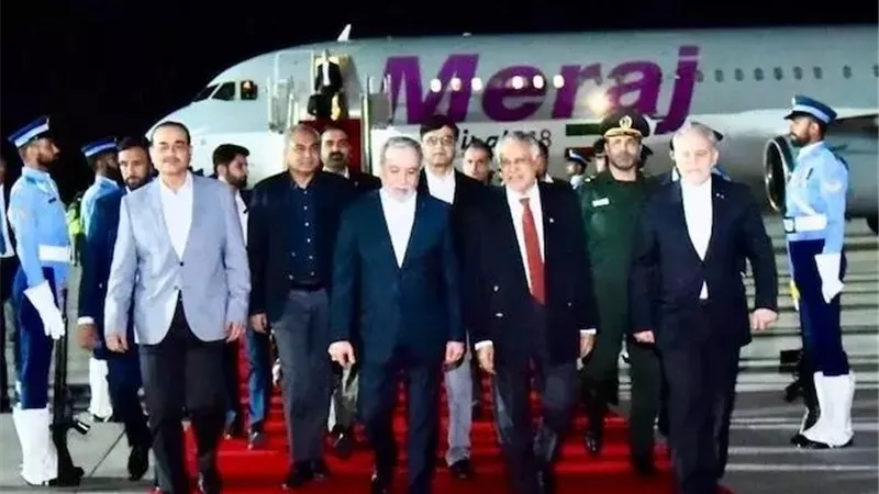 عاجل | وزير الخارجية الإيراني عباس عراقجي وصل إلى إسلام آباد